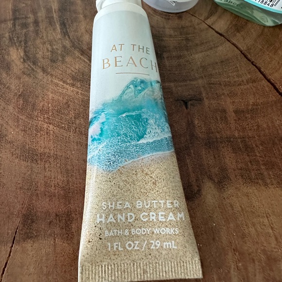 B&BW At The Beach Travel Bundle - Picture 2 of 7